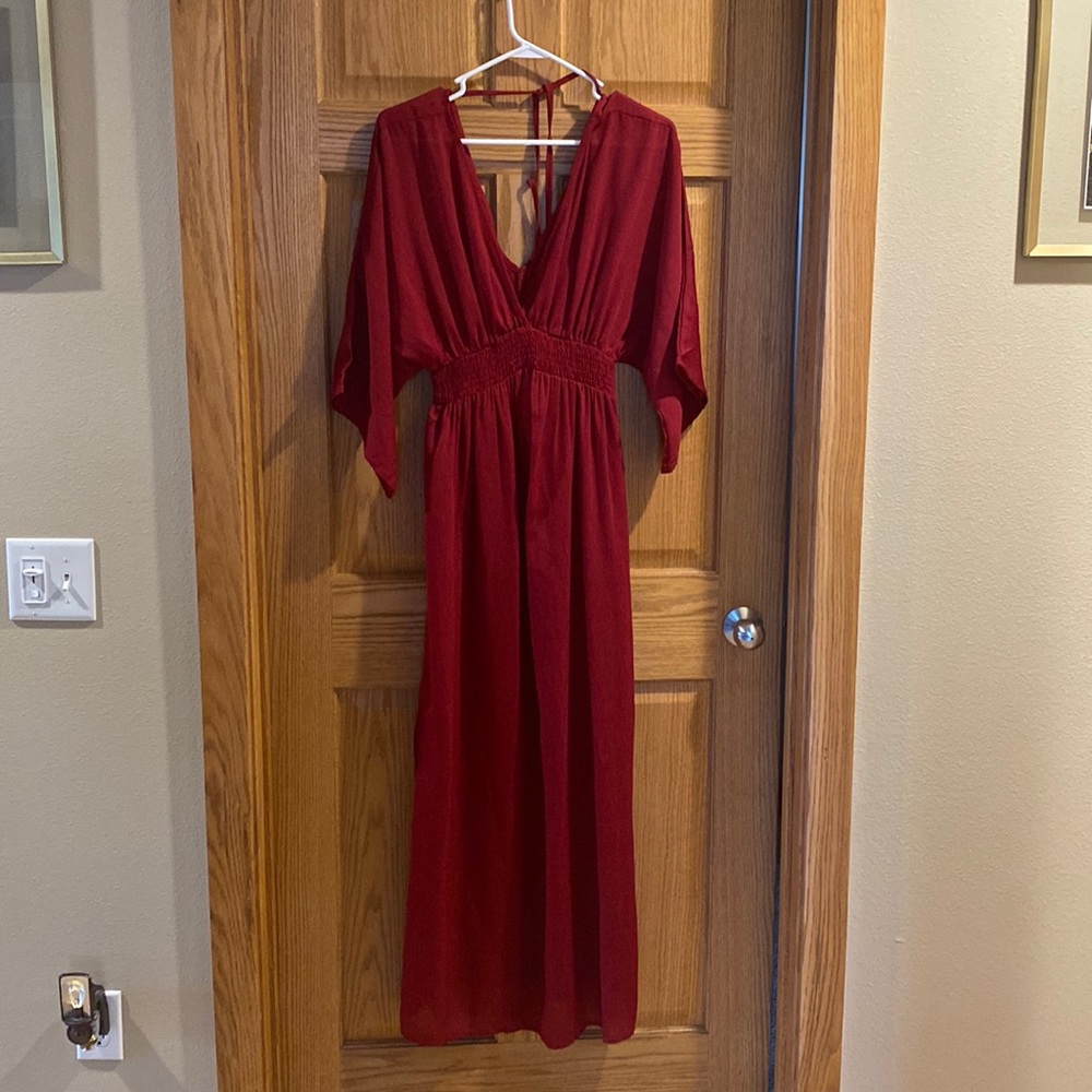 Deep red/wine flowy v-neck maxi dress
